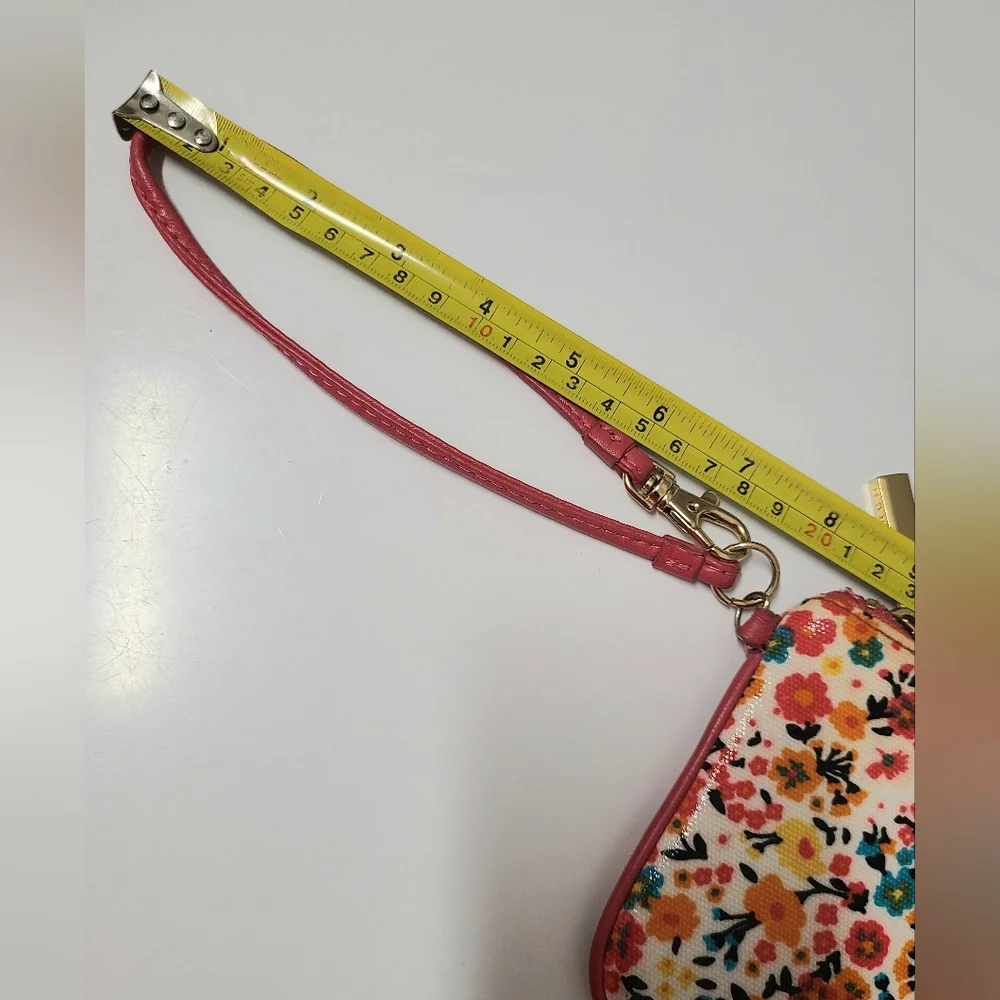 Tory Burch Vintage Floral Wristlet Clip-in Pouch in Pink Multi